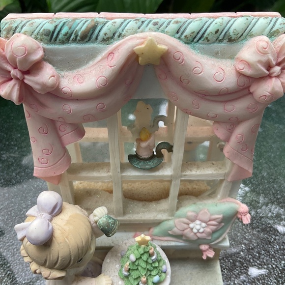 PRECIOUS MOMENTS ENESCO 2003 Christmas Window Snow Globe - Picture 2 of 8